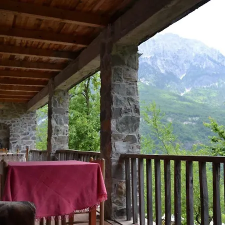 Familja Carku Maison d'hôtes